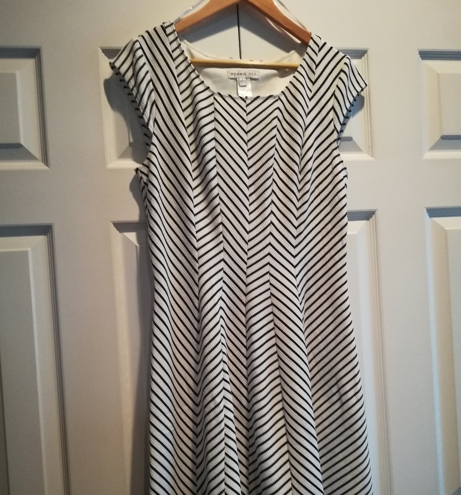 Women's dress Robbie Bee, black and white striped